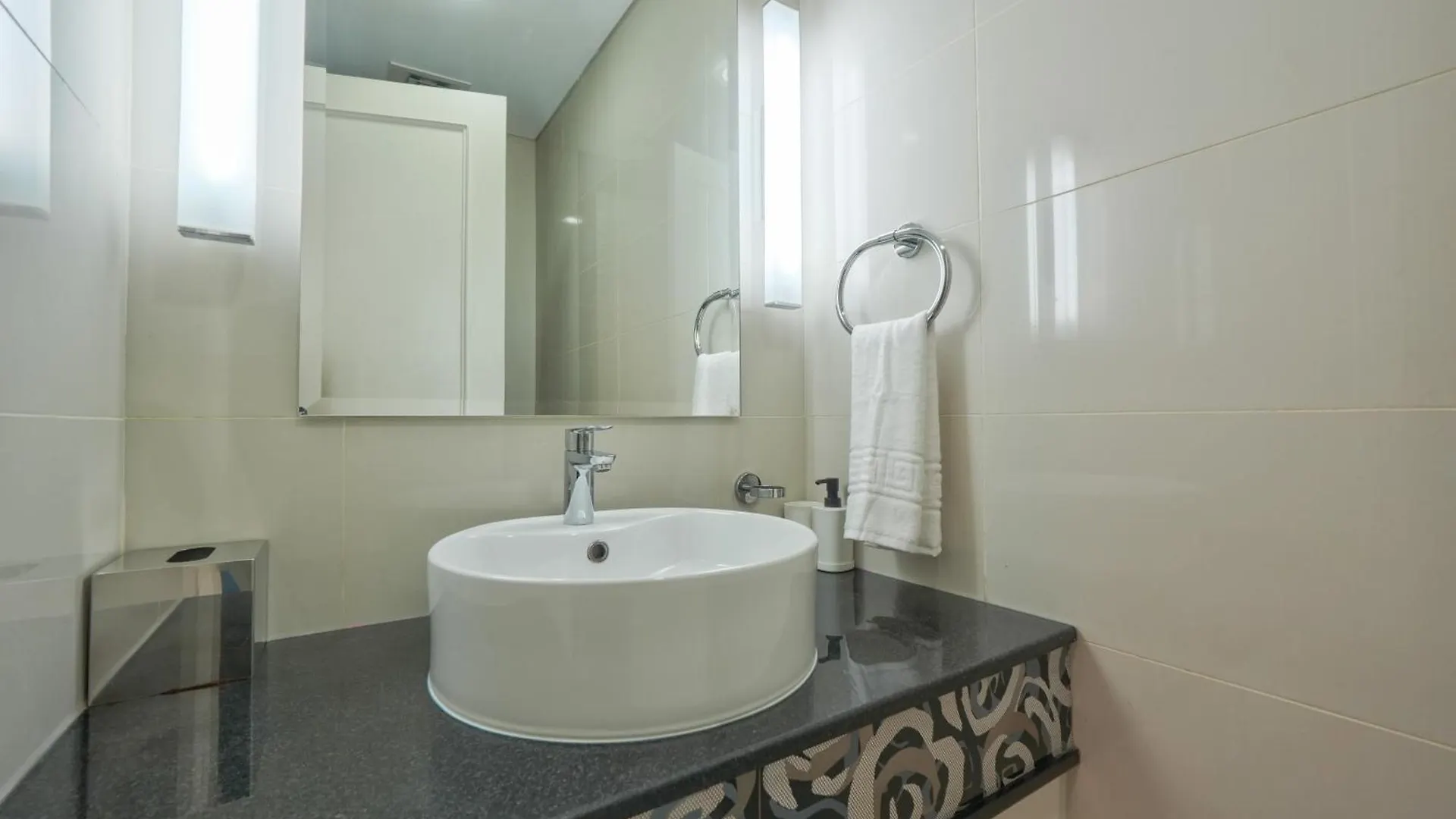 Luxurious 1Br Damac Maison Mall Street Very Near Dubai Mall By Anw United Arab Emirates